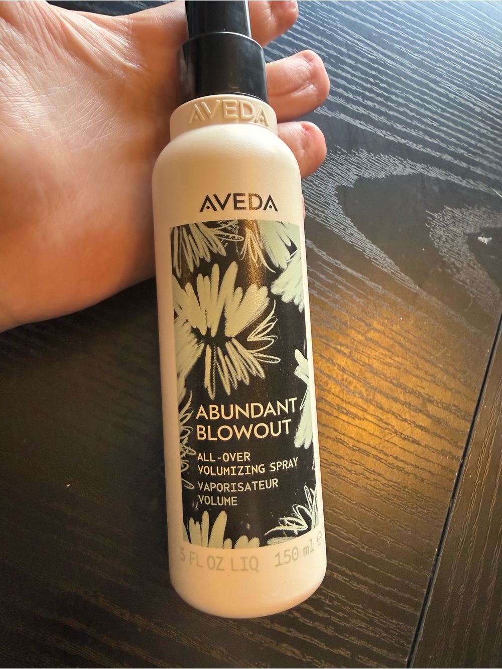 AVEDA Abundant Blowout Volumizing Spray - Cream & Black Accents
